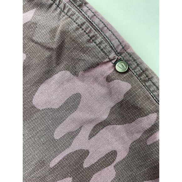 Vuori Camouflage Ripstop Shorts - Men’s XXL - Great Condition - Picture 5 of 10
